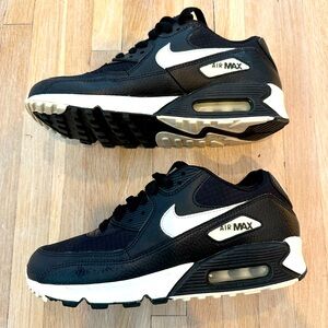 Women’s Nike Air Max 90 black & white - size 8
